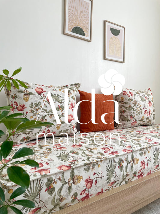 ( تفريشة كانابي واحد مع 2 مخايد ( فارغين ( GARDENIA )